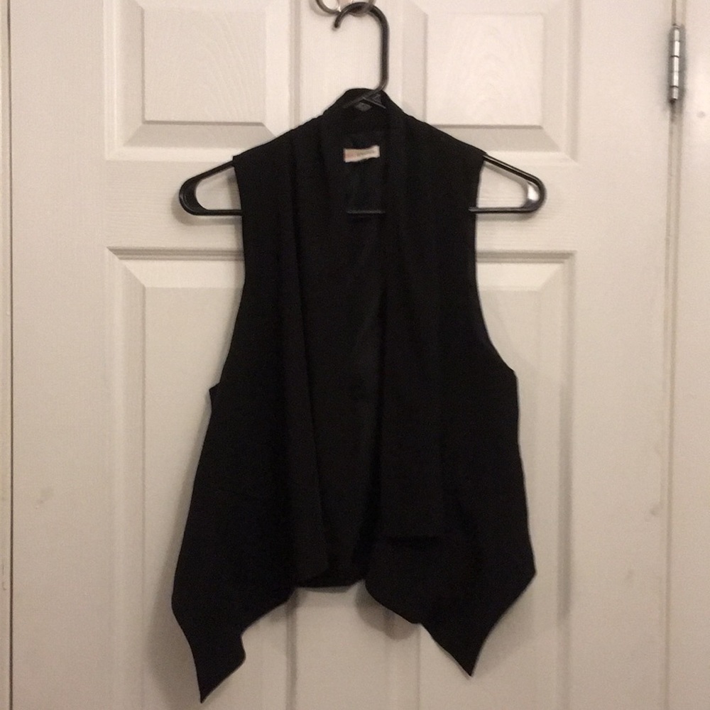 Black flowy vest sleeveless